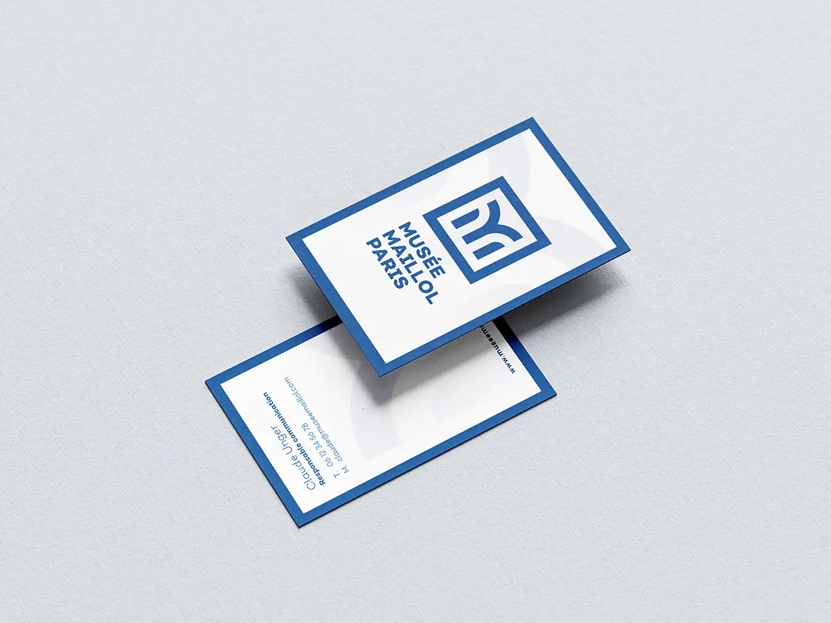 Business_Card_Mockupz_4-MM2 copie